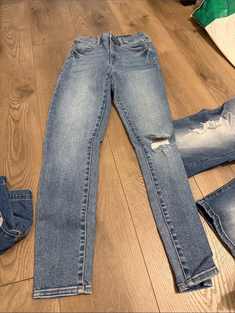Fashion nova size 5, W. 27 jeans @@@
